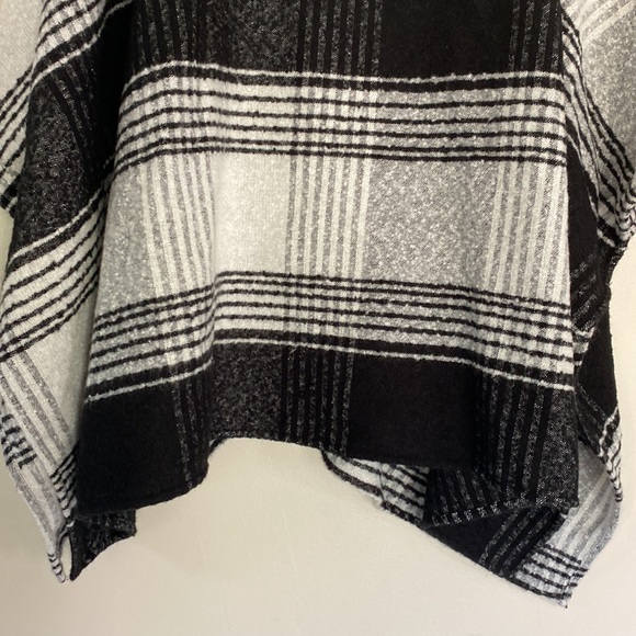 Express Plaid Hooded Poncho - Picture 13 of 14